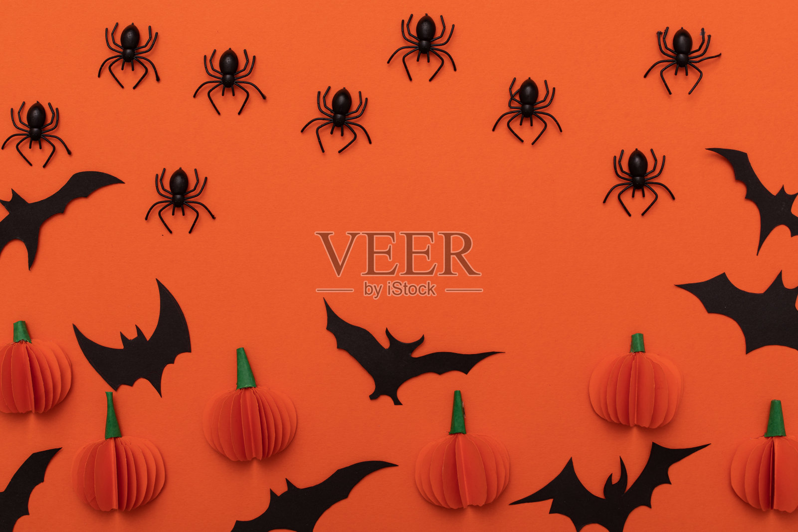 现代黑色和橙色的邀请卡背景。万圣节的概念照片摄影图片