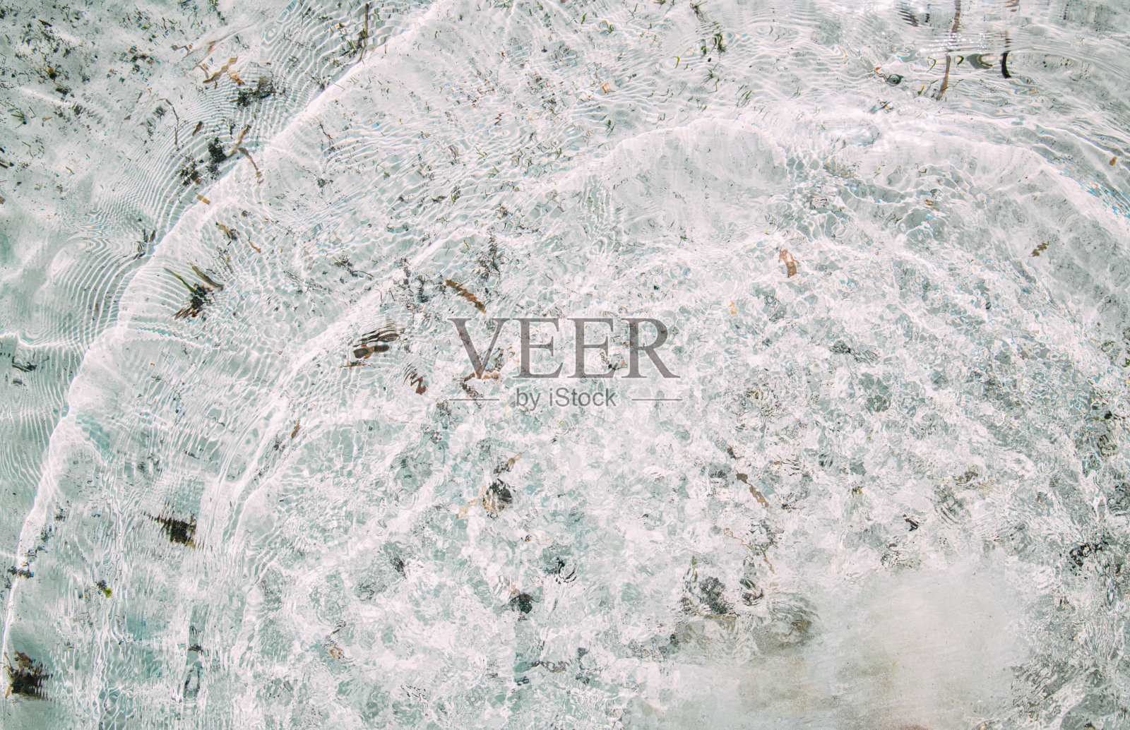 俯瞰清澈的大海和白沙照片摄影图片