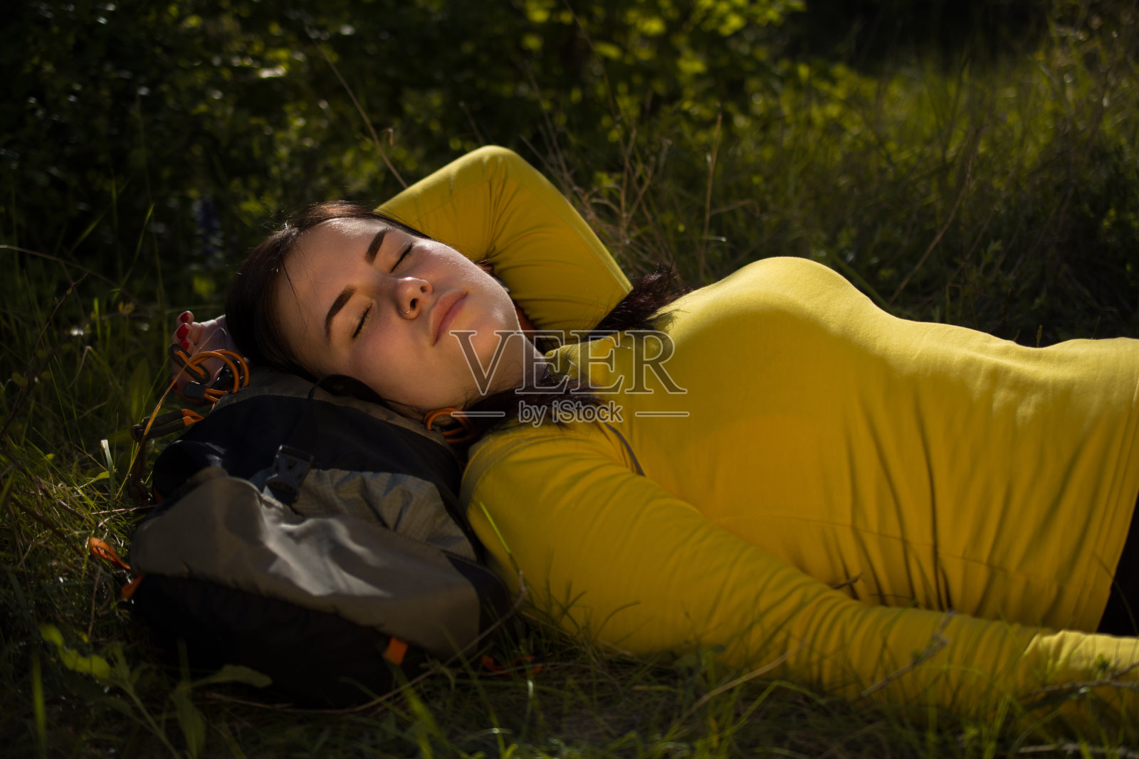 在黄色的徒步旅行照片摄影图片