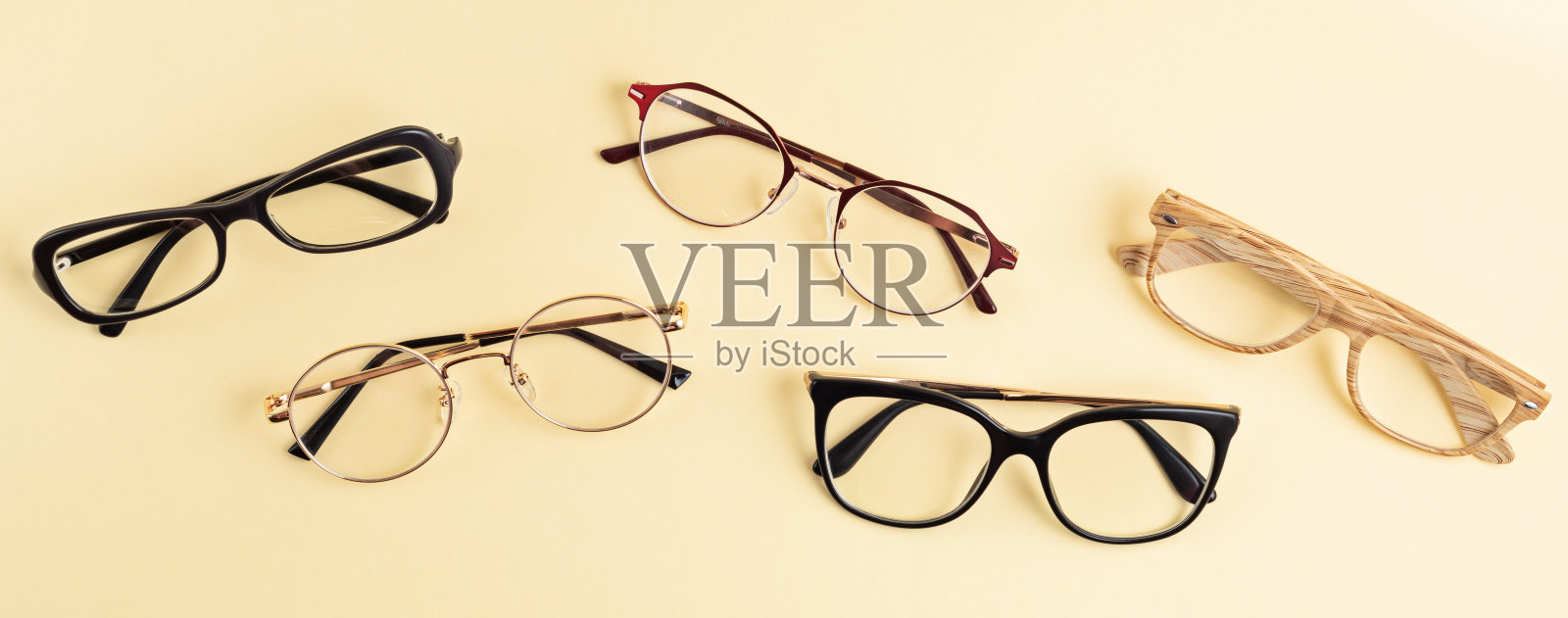 旗帜与眼镜收集在柔和的背景。眼镜店,选眼镜,验光,验光配镜,时尚配饰理念。俯视图照片摄影图片