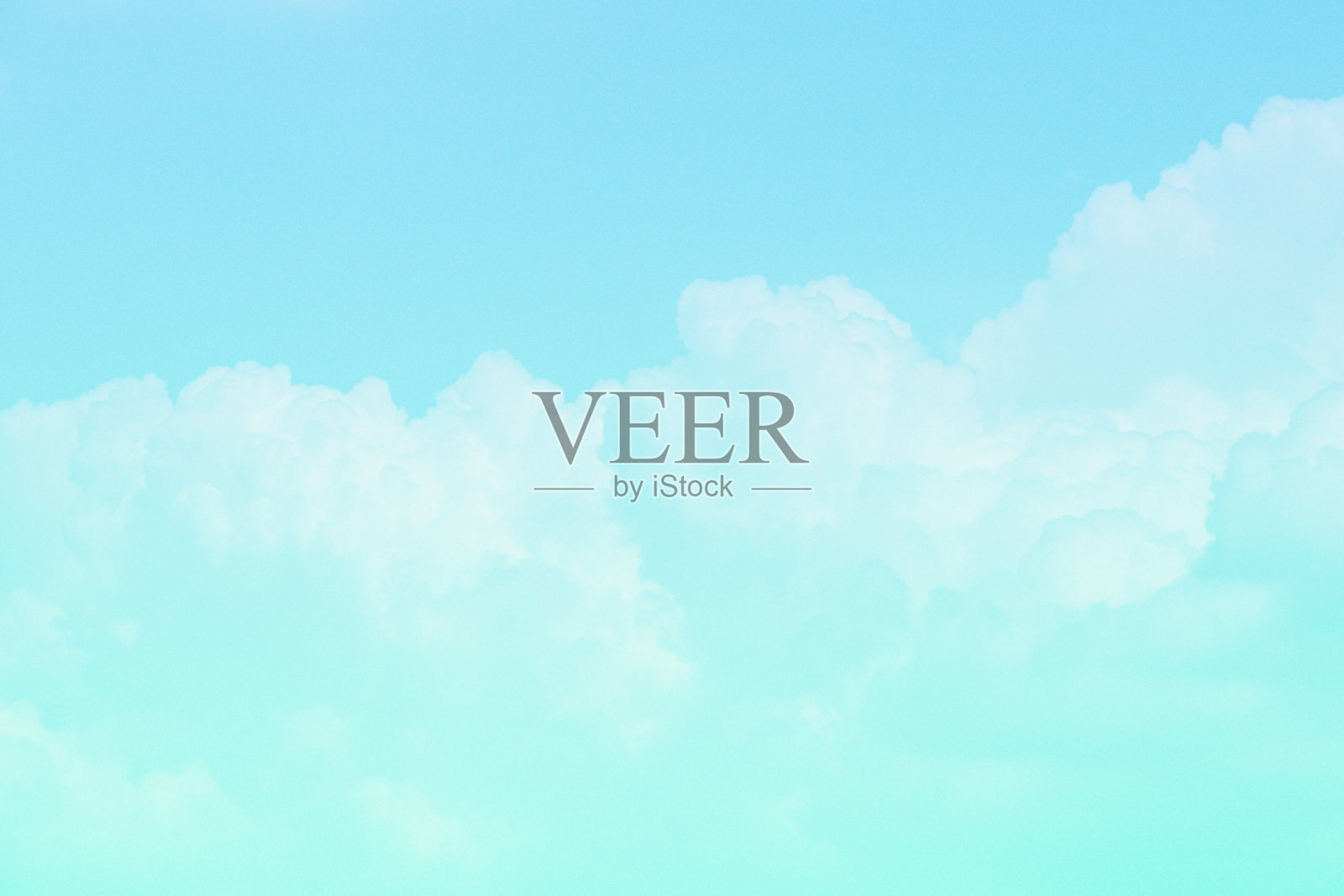 天空和多云的美丽柔和的颜色背景。天空中柔软的云。照片摄影图片