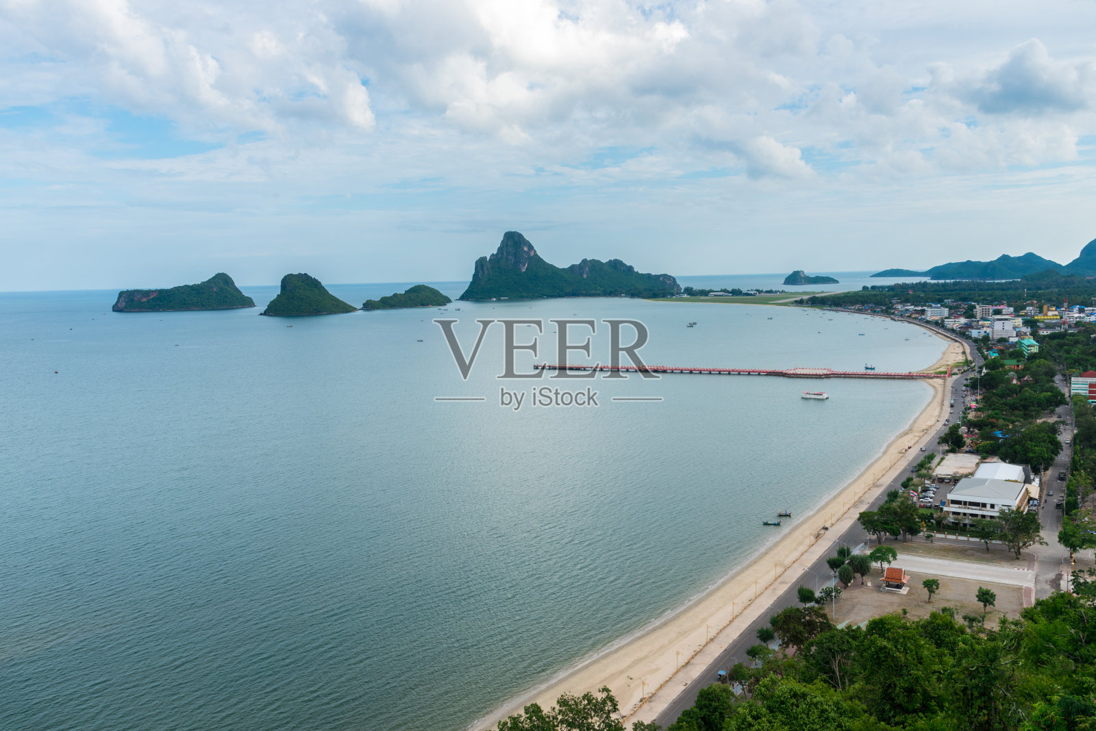 夏天海滩天堂。热带岛屿的海滩。海岸。海岛休闲景观旅游概念照片摄影图片