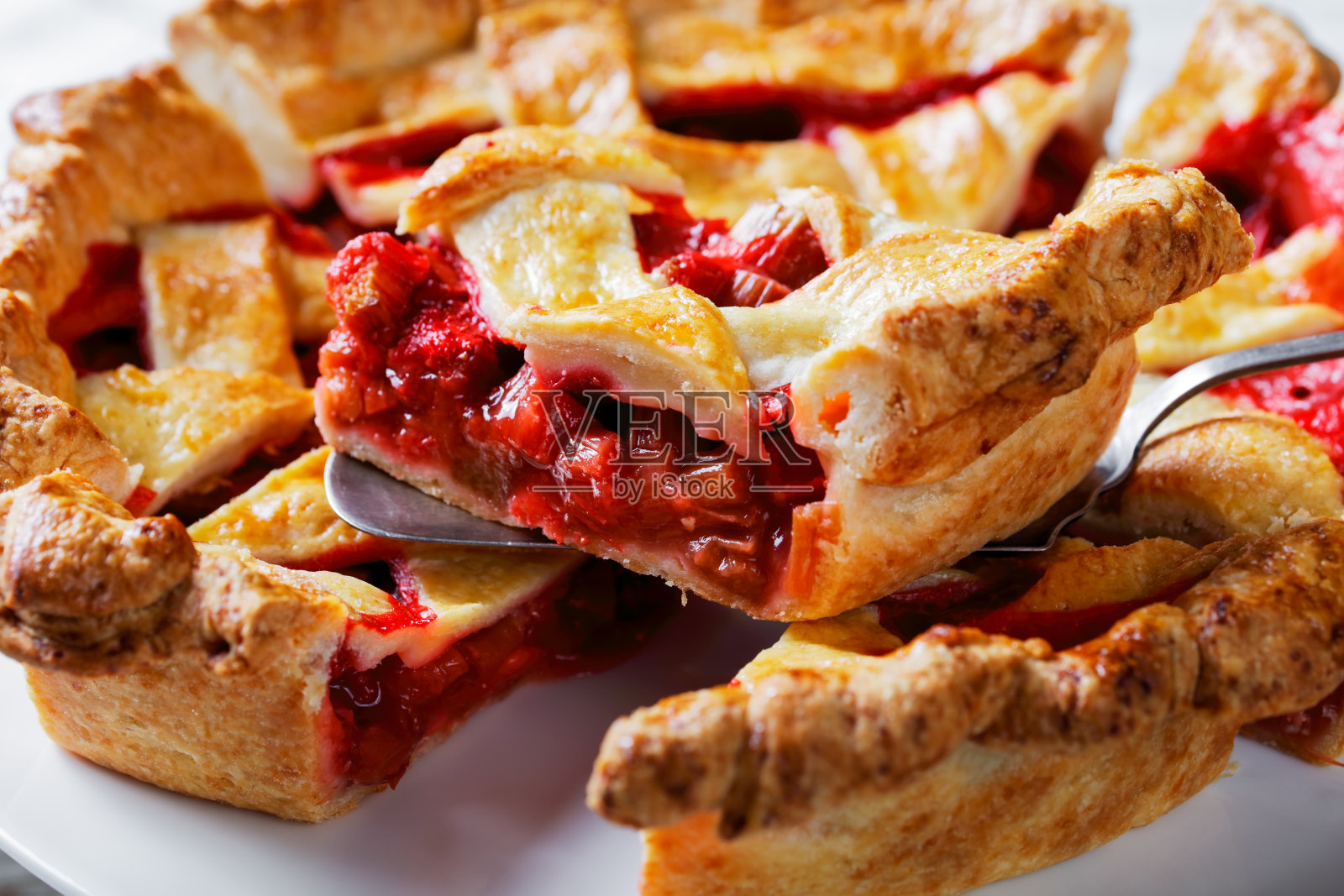 自制草莓大黄派照片摄影图片