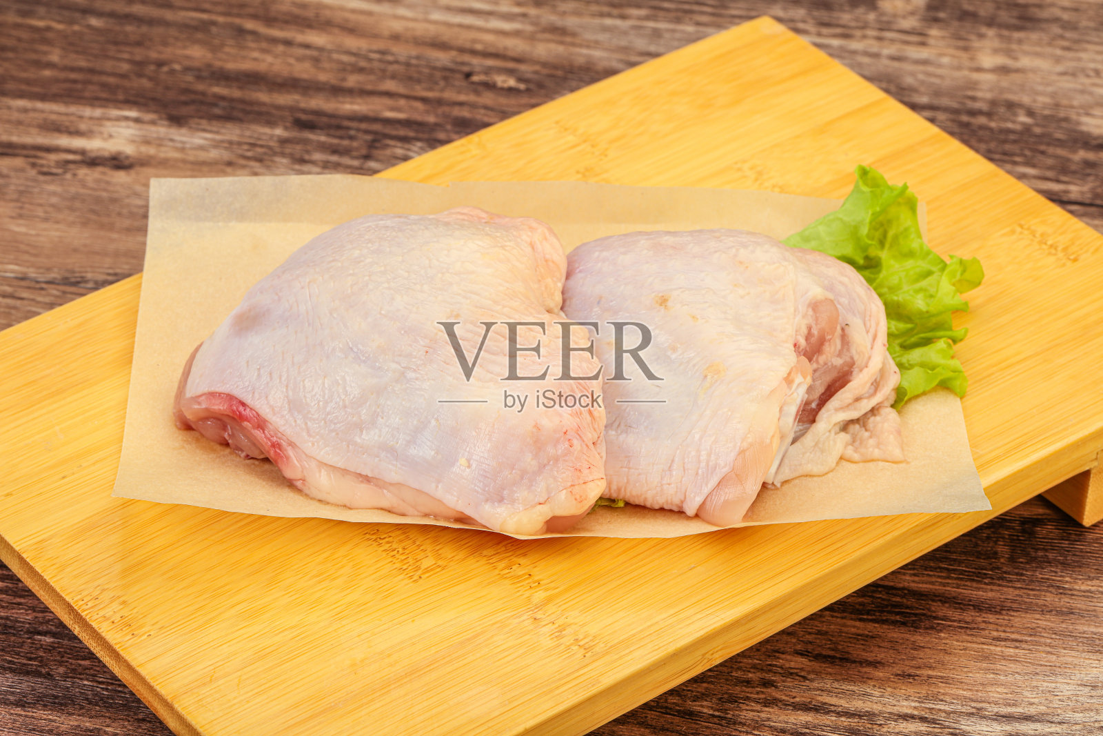 烹饪用的生鸡排照片摄影图片