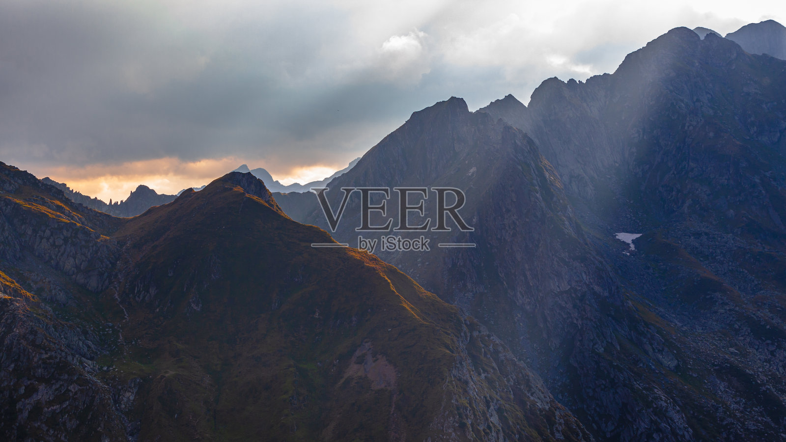 山峰的山峰照片摄影图片