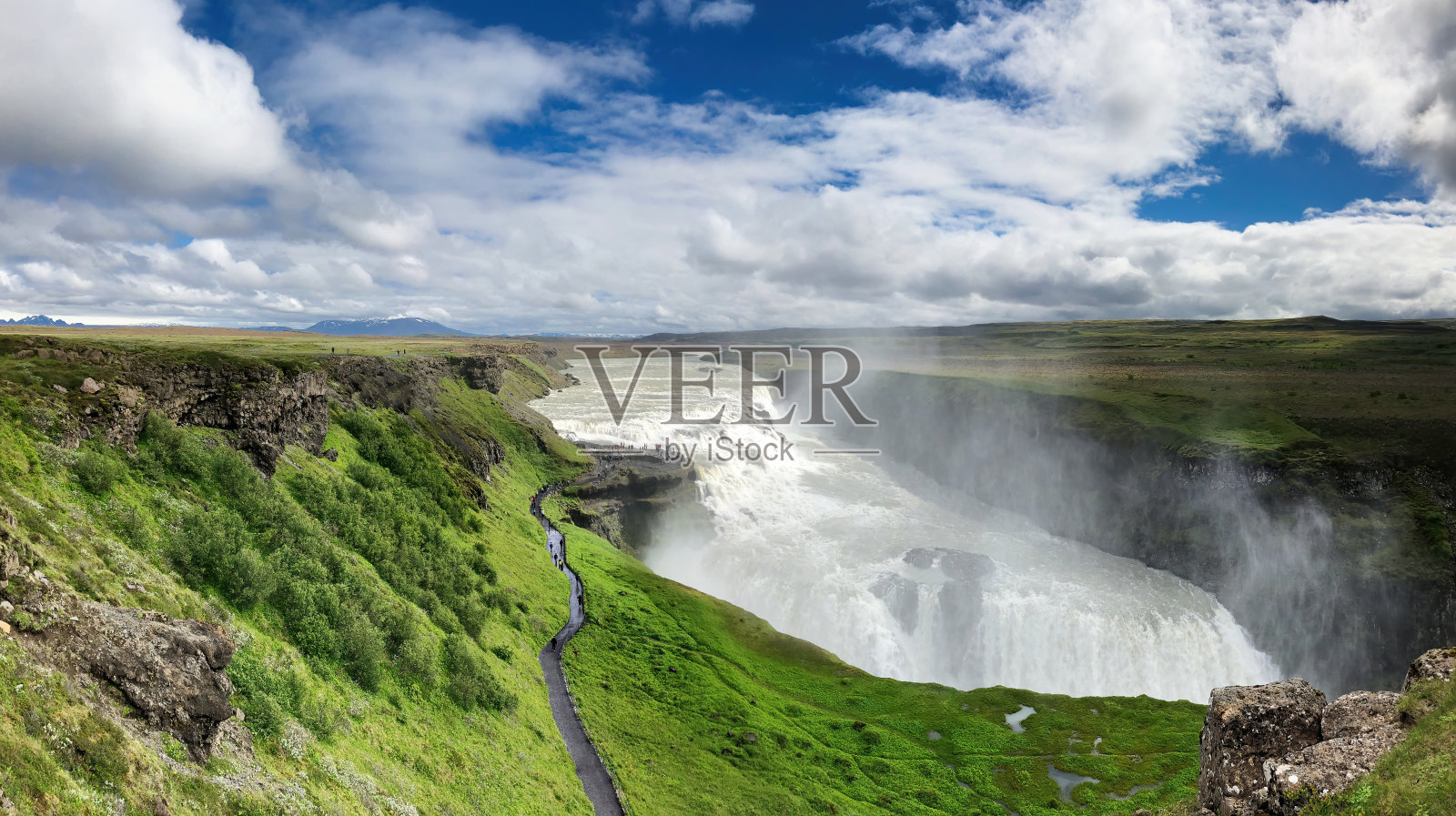冰岛西南部黄金圈旅游线路的一部分,HvÃ-tÃ上的Gullfoss瀑布全景图。金色的瀑布。照片摄影图片
