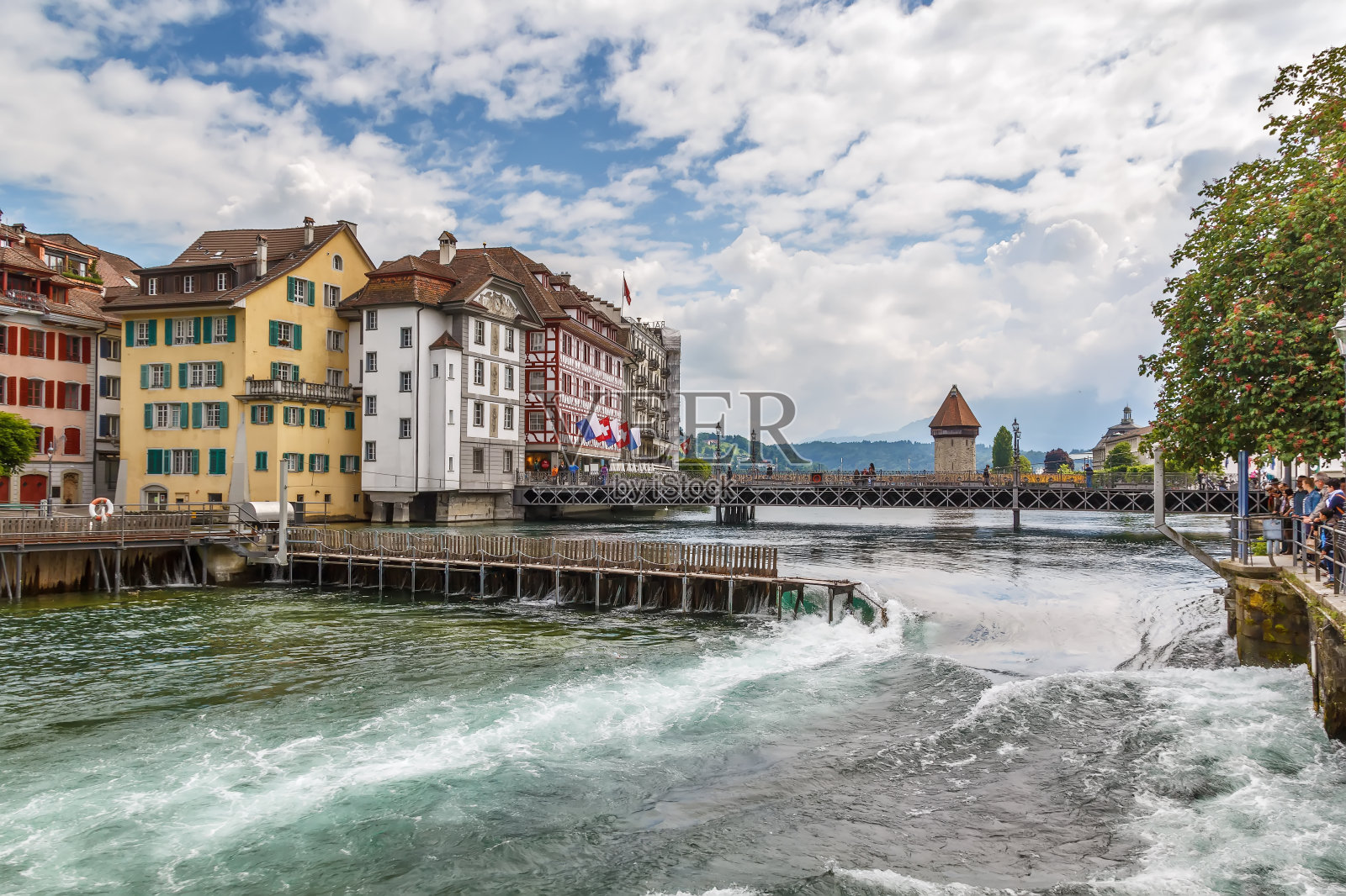瑞士卢塞恩的罗伊斯河照片摄影图片