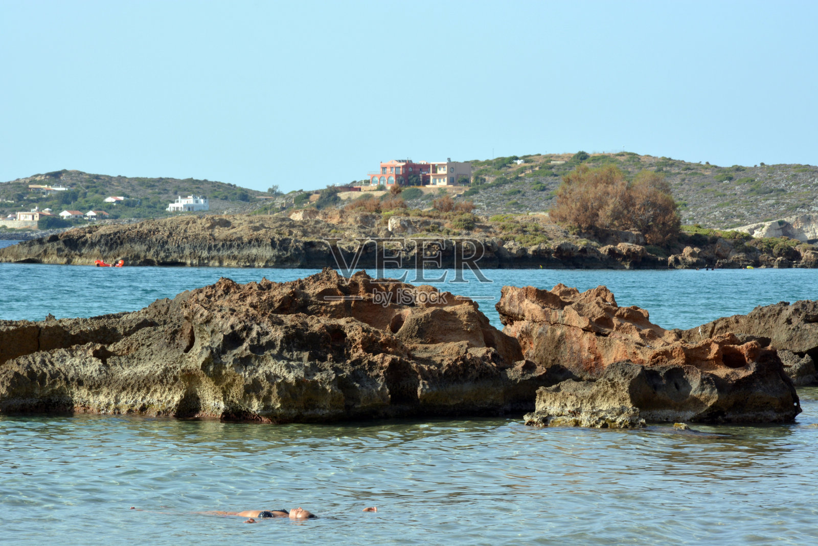 希腊克里特岛北部的岩石海岸照片摄影图片