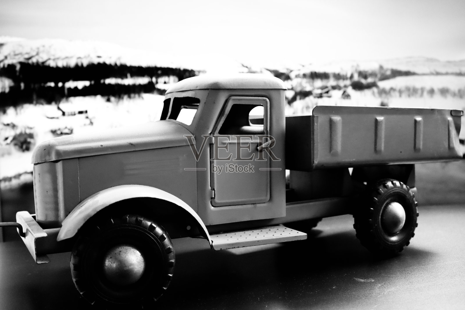 旧卡车玩具的黑白照片照片摄影图片