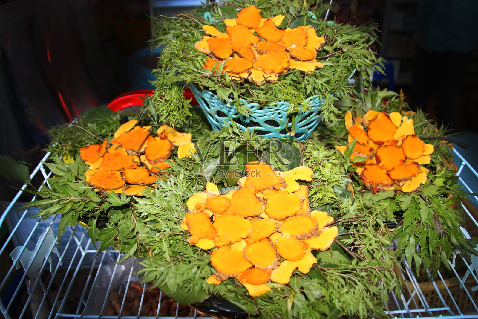 采药治疗女性疾病照片摄影图片