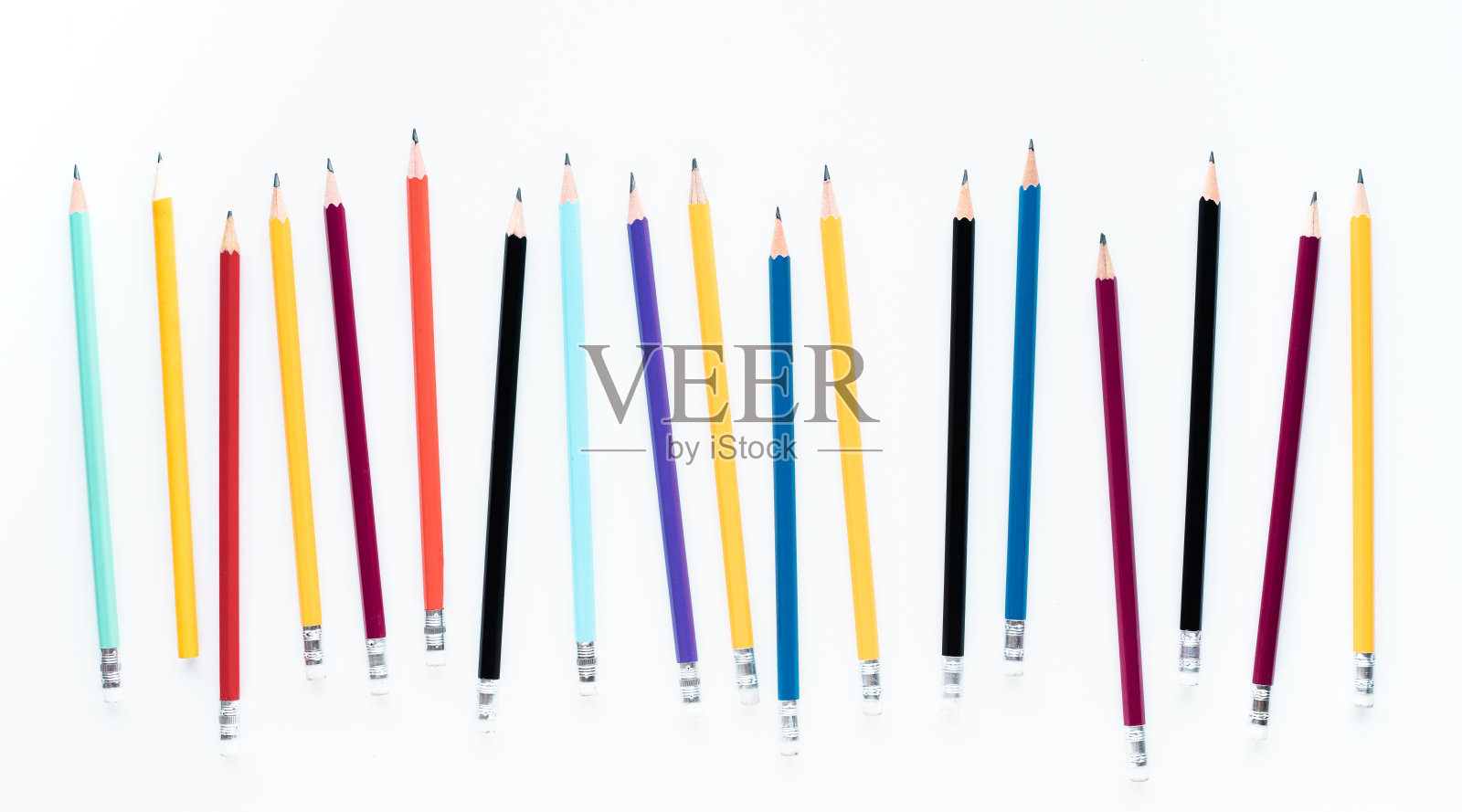 白色背景上的一组彩色铅笔。抽象艺术设计照片摄影图片