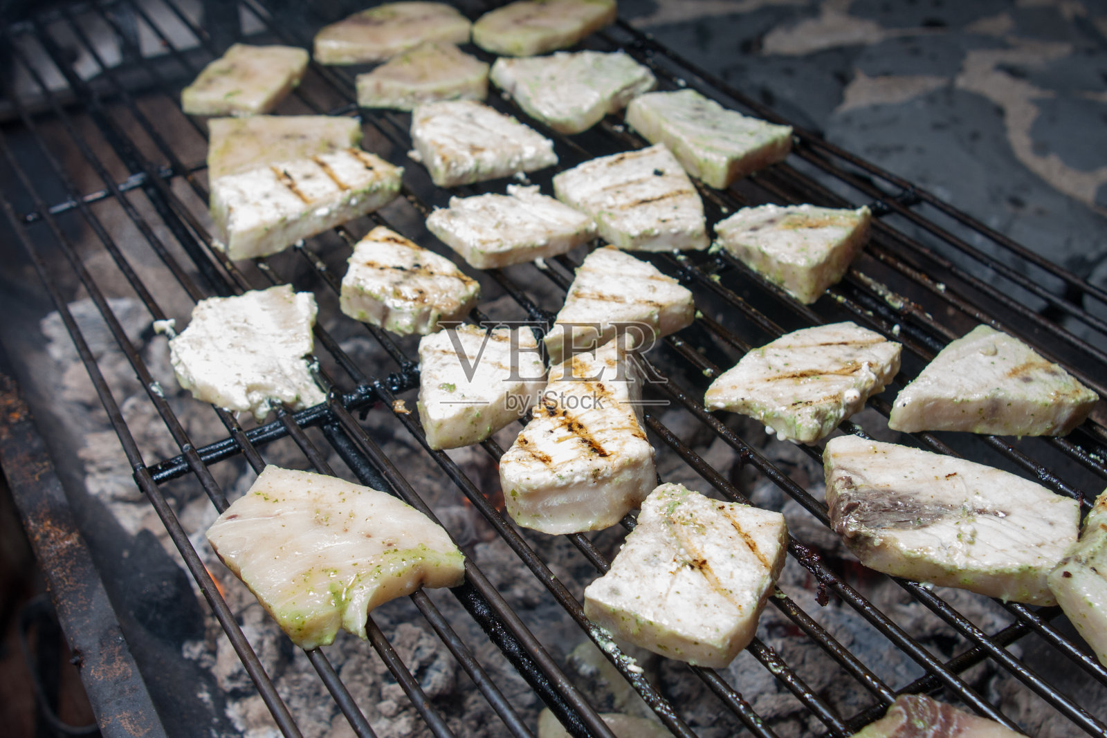 熏鱼烧烤照片摄影图片