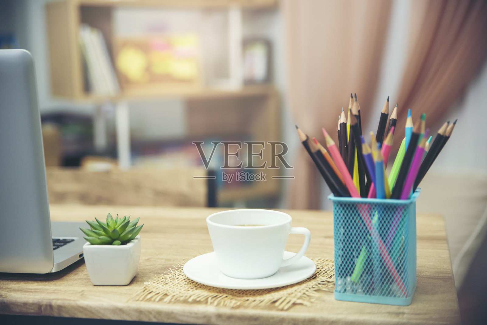 商务电脑,办公桌,台式笔记本电脑照片摄影图片