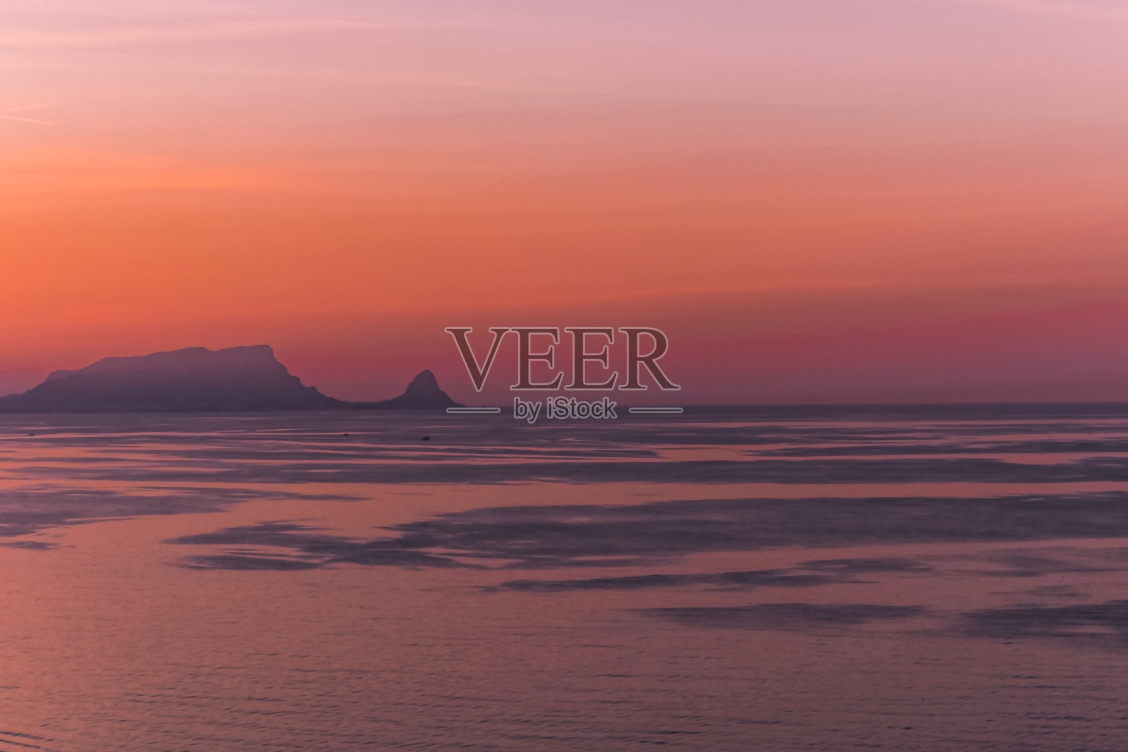 卡波·扎法拉纳在日落时分从特米尼·伊梅里泽的观景台上看到照片摄影图片