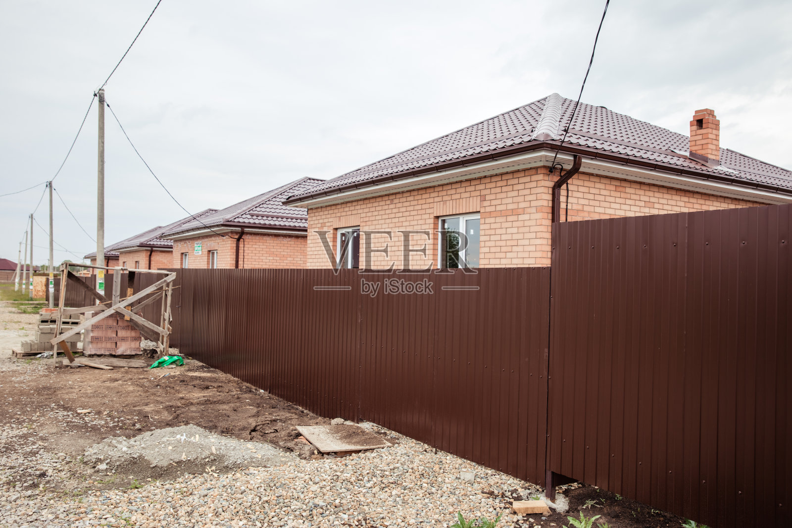 砖房外墙。房屋的建设。红砖小屋照片摄影图片