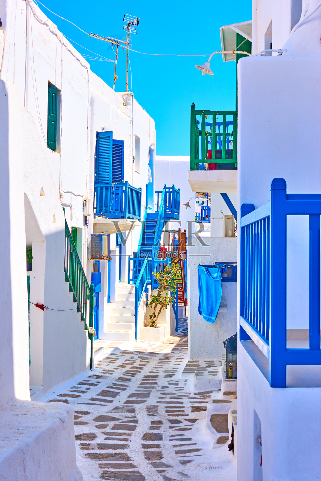 米科诺斯的老街和白色的房子照片摄影图片