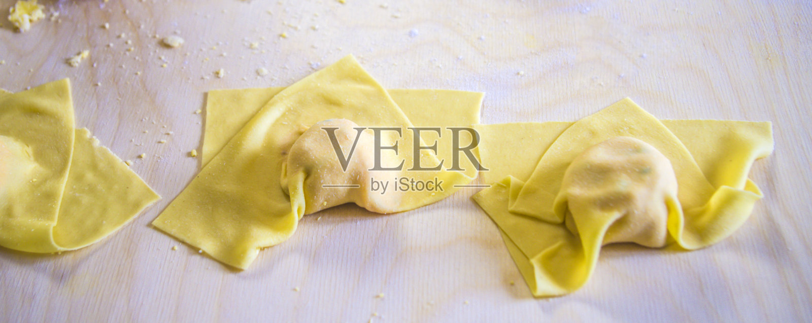 意大利饺子,传统的意大利盛宴午餐照片摄影图片