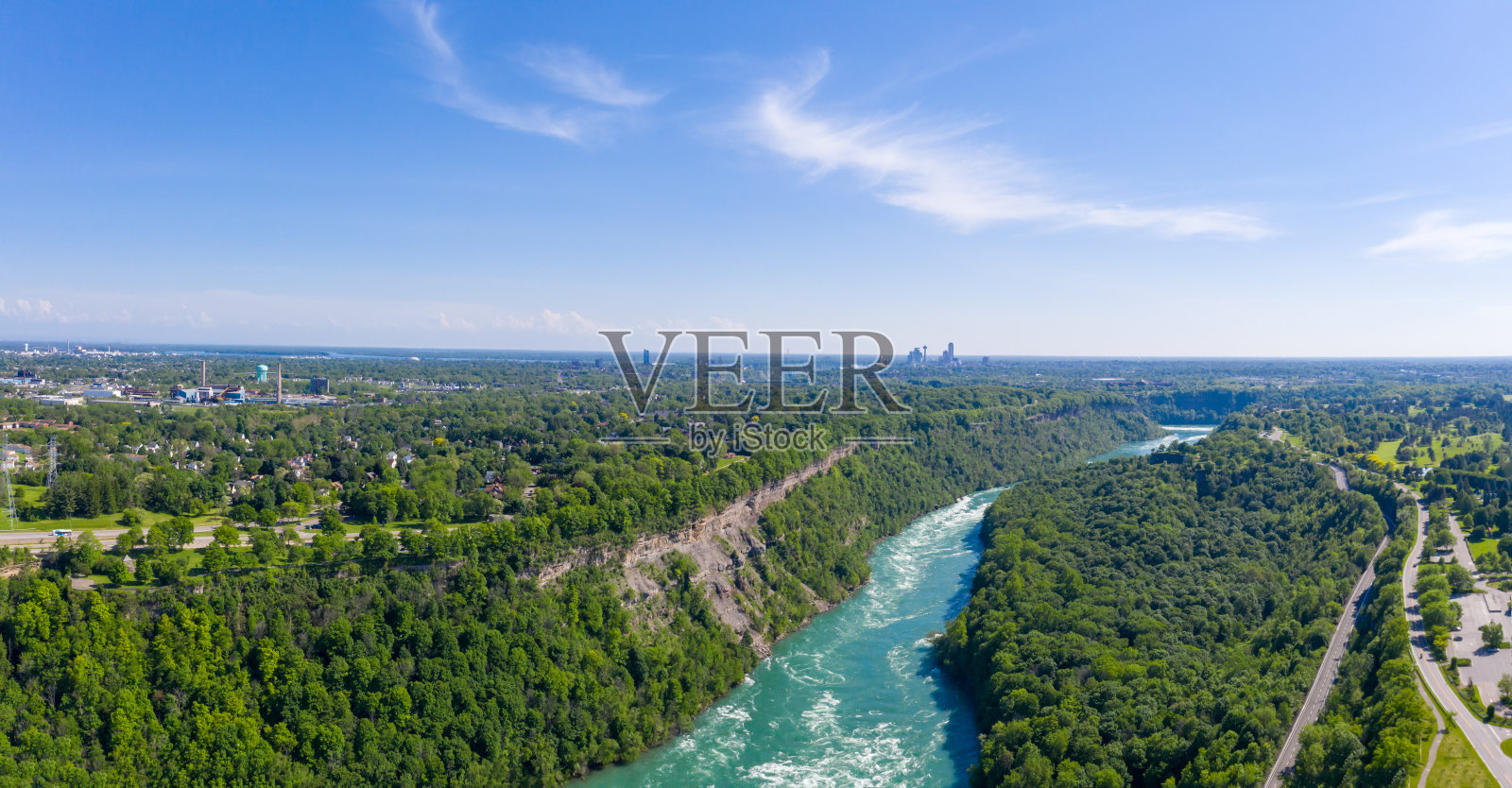 鸟瞰尼亚加拉河和尼亚加拉河游憩步道,安大略省,加拿大照片摄影图片