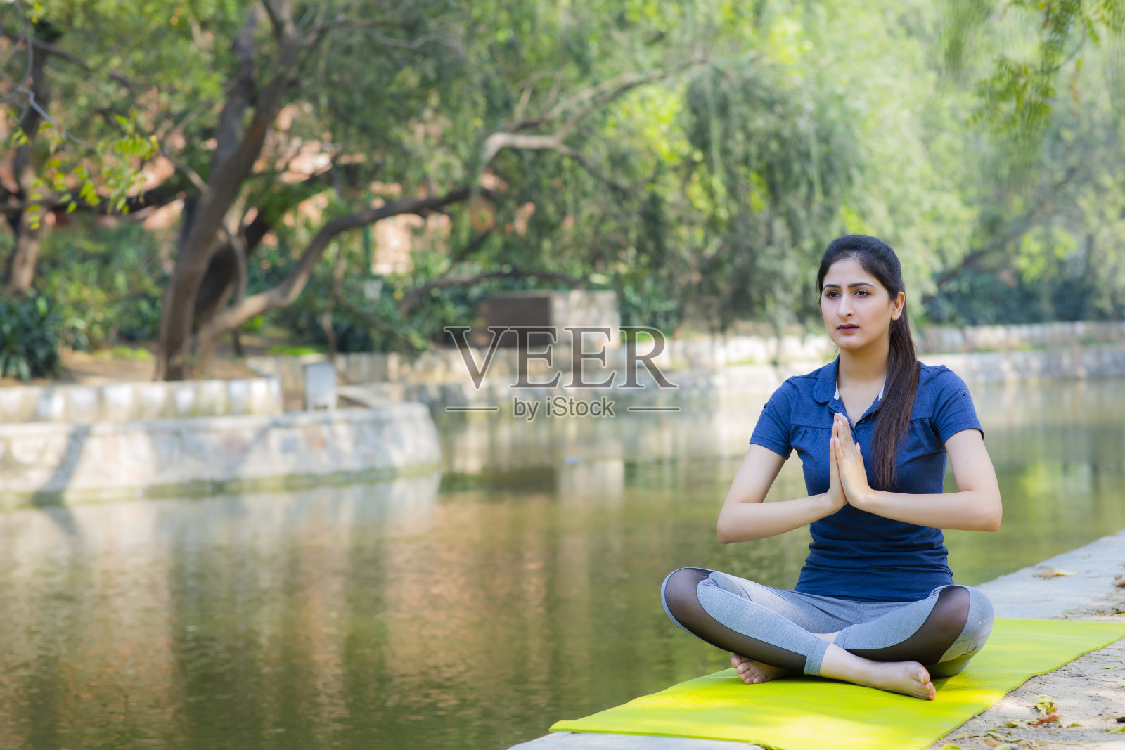 年轻女性-库存图像照片摄影图片