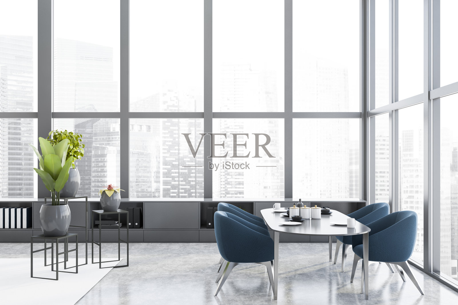 全景灰色餐厅与蓝色扶手椅照片摄影图片