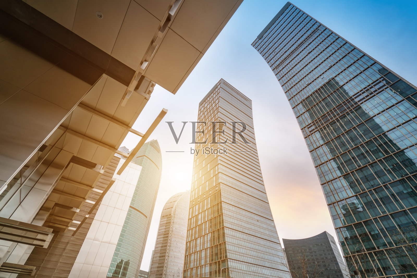 上海的摩天大楼和广场街景照片摄影图片