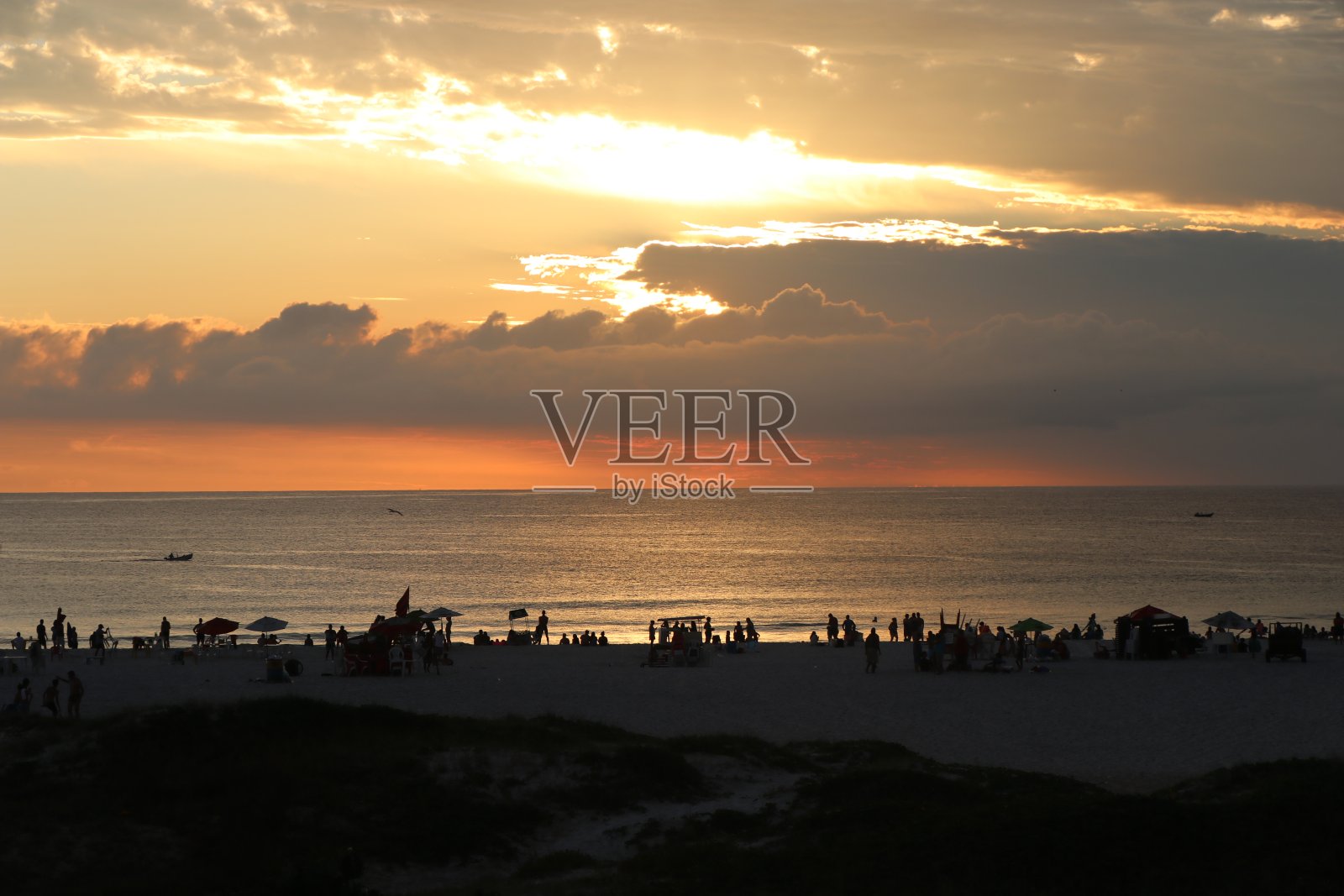 巴西日落的绚丽色彩照片摄影图片