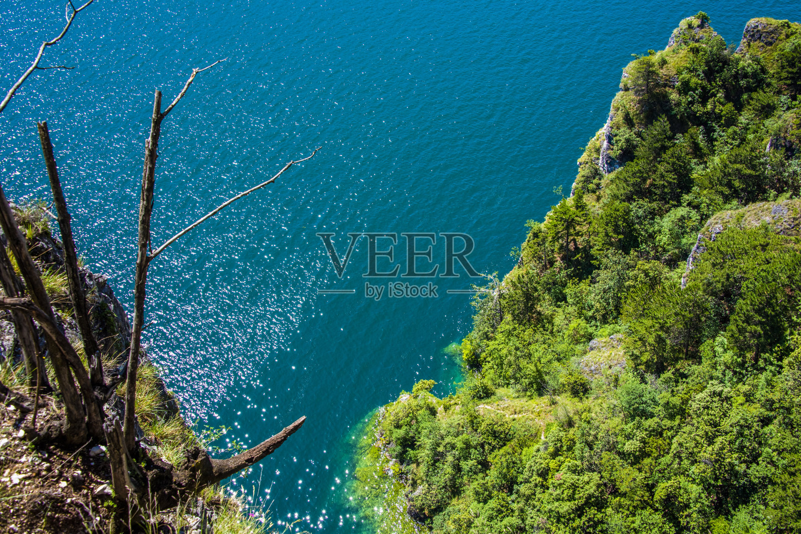 加尔达湖三个照片摄影图片