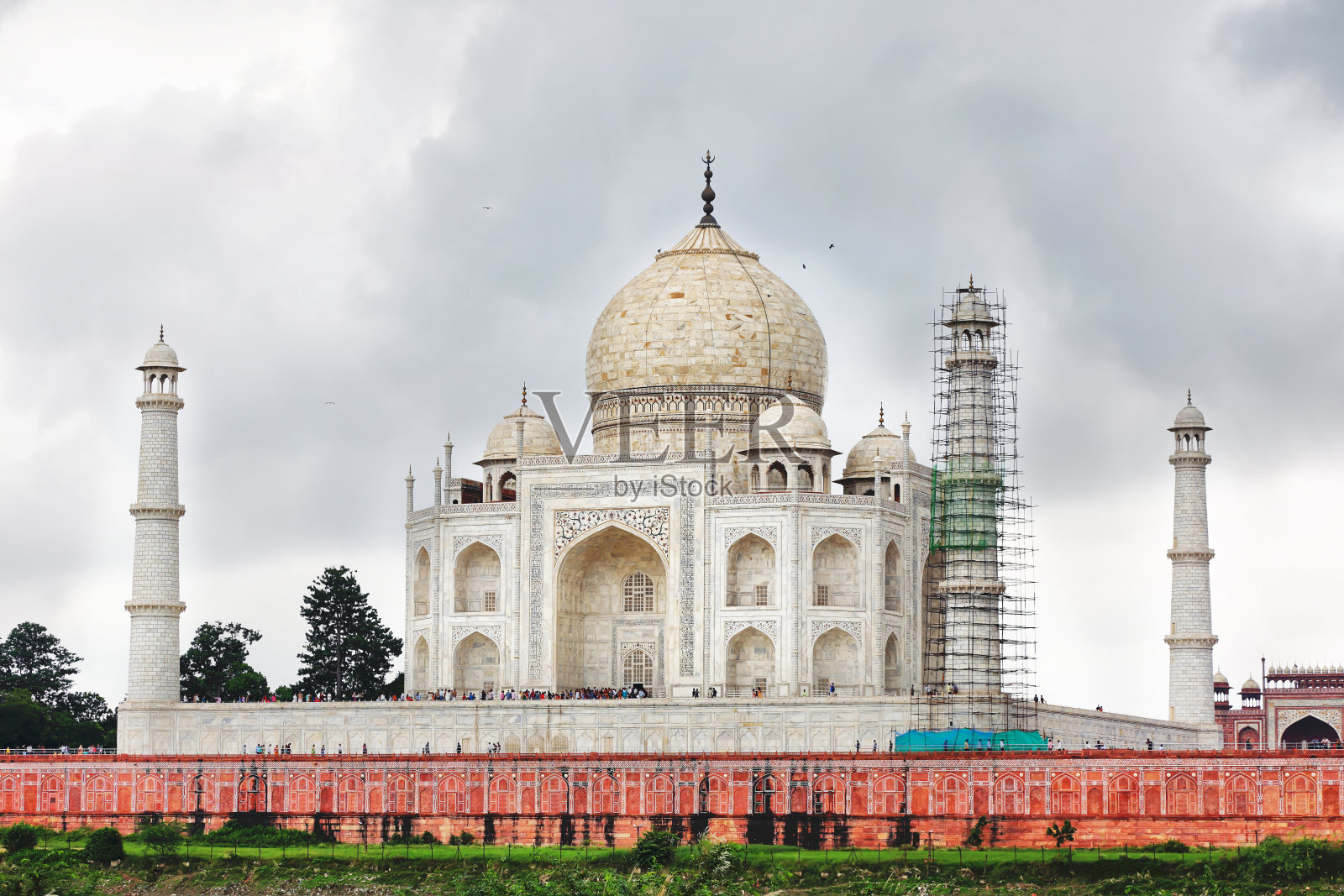 来自印度阿格拉亚穆纳河的泰姬陵照片摄影图片