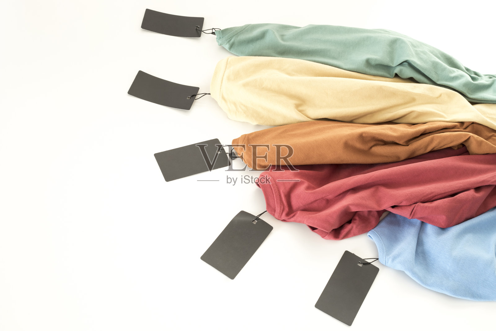 蓝黄条纹衬衫装在纸袋里照片摄影图片