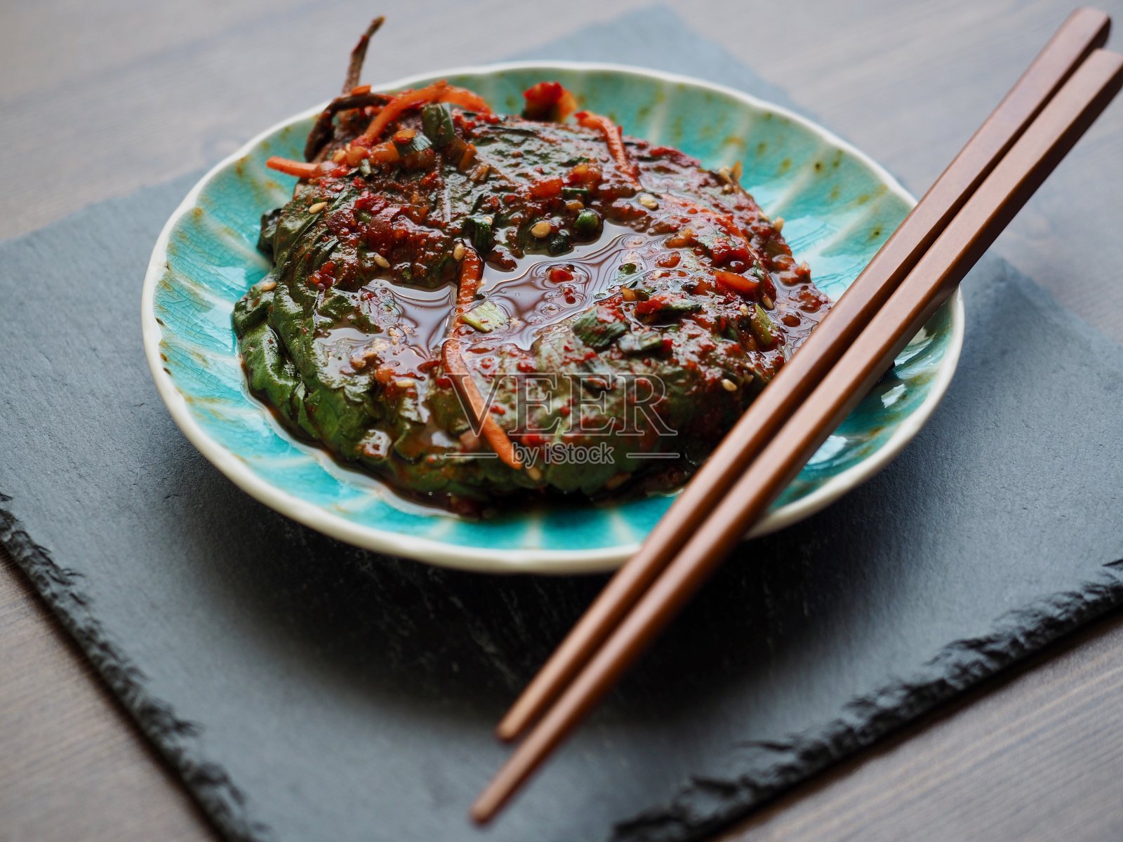 韩国食品,紫苏叶,芝麻叶酱油照片摄影图片