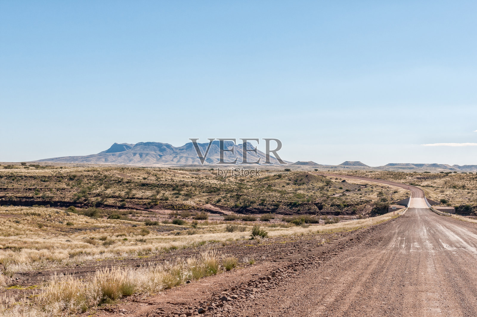 M98公路上Brukkaros死火山景观清晰可见照片摄影图片