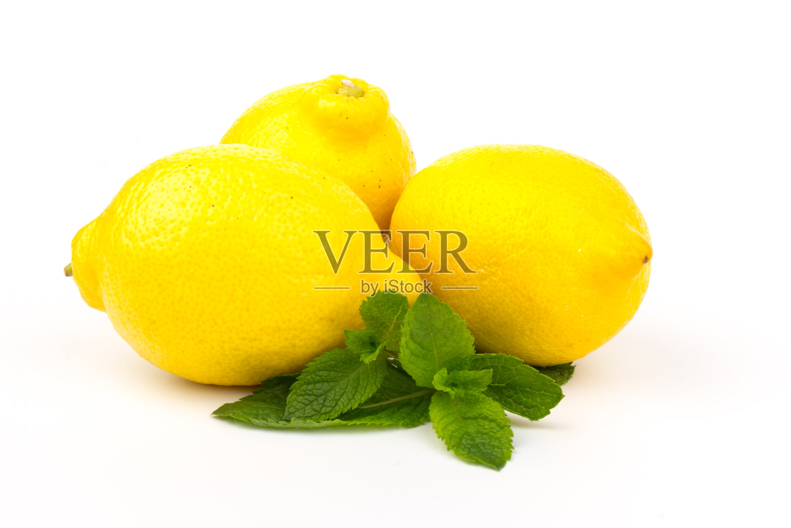 一组带有薄荷叶的柠檬,孤立在白色背景上照片摄影图片