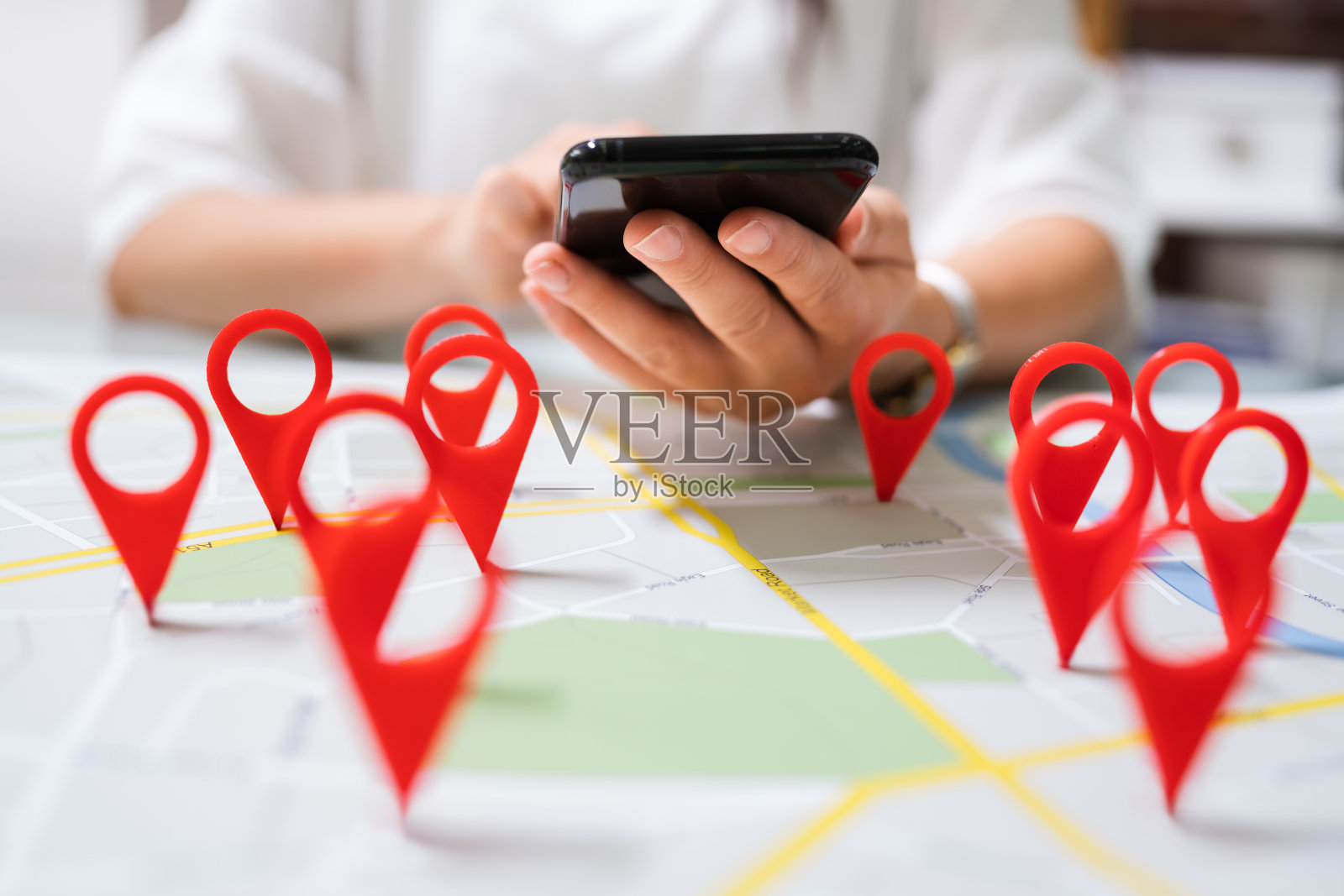 本地地图引脚标记搜索照片摄影图片