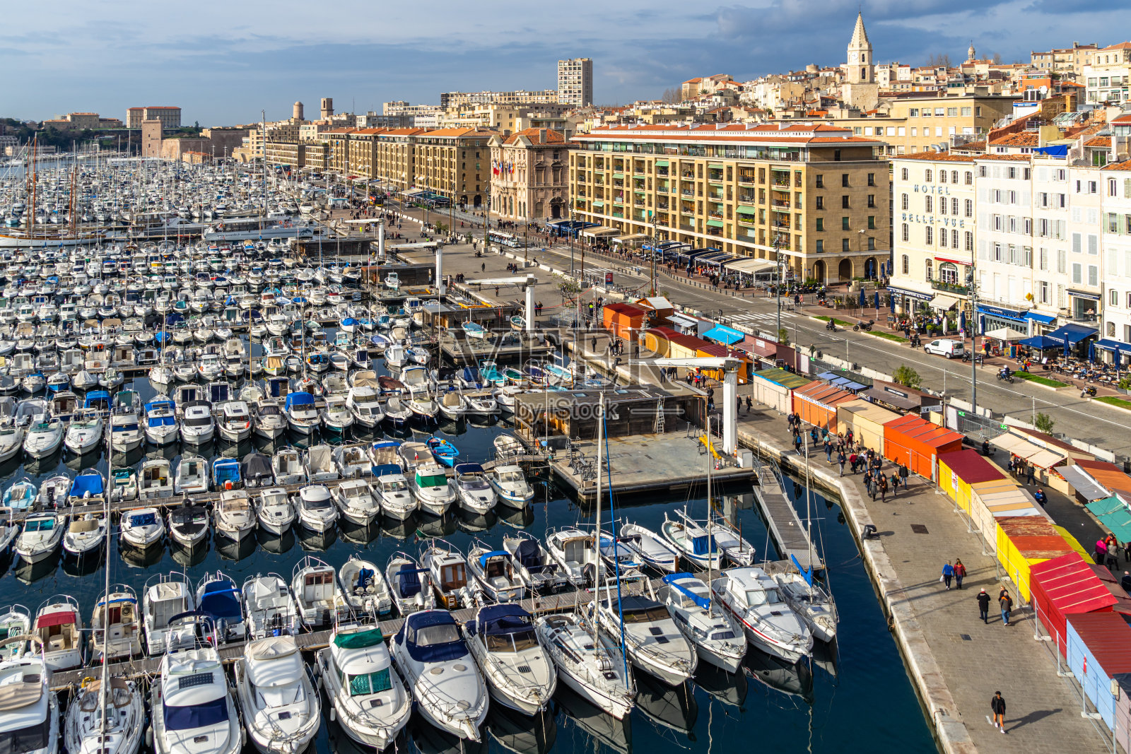 鸟瞰Vieux Port de Marseilles and Le Panier quarter, France照片摄影图片
