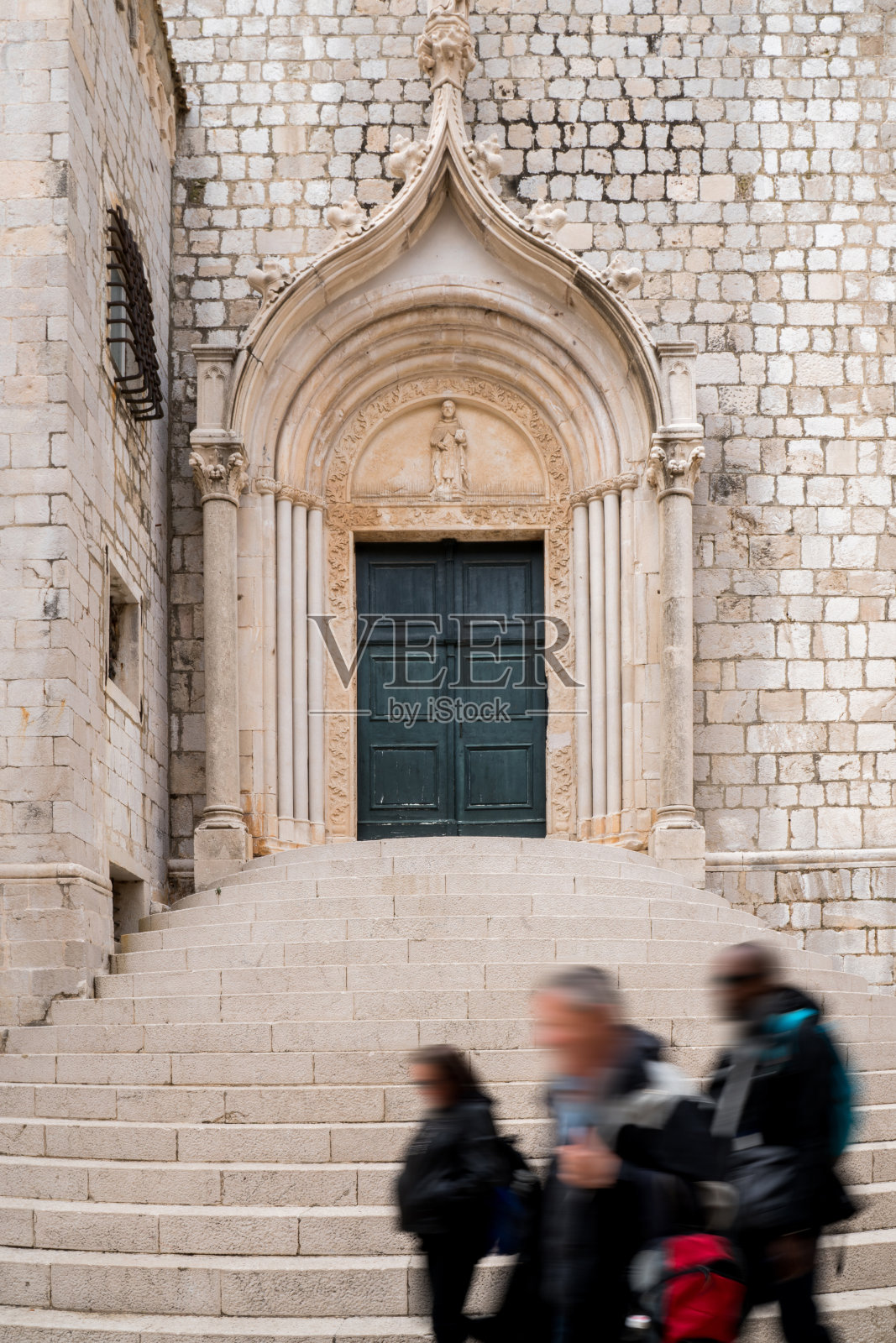 通往大门的圆形石阶照片摄影图片