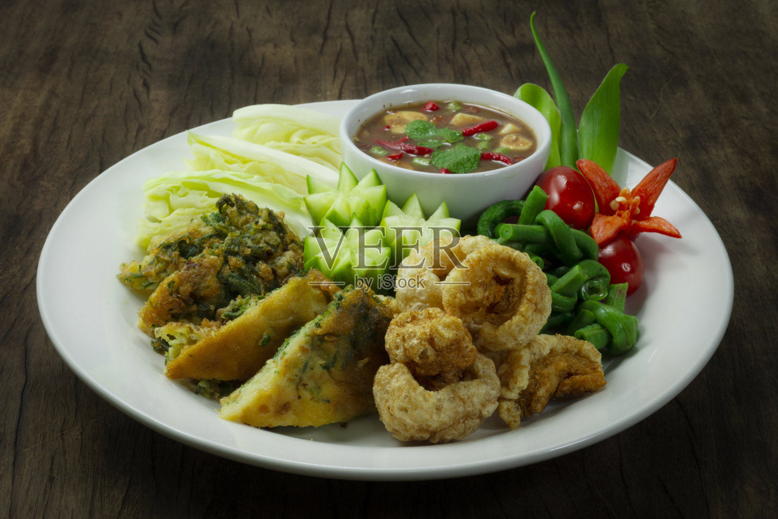 香辣虾酱香脆肉,爬柳炒蛋,青菜照片摄影图片