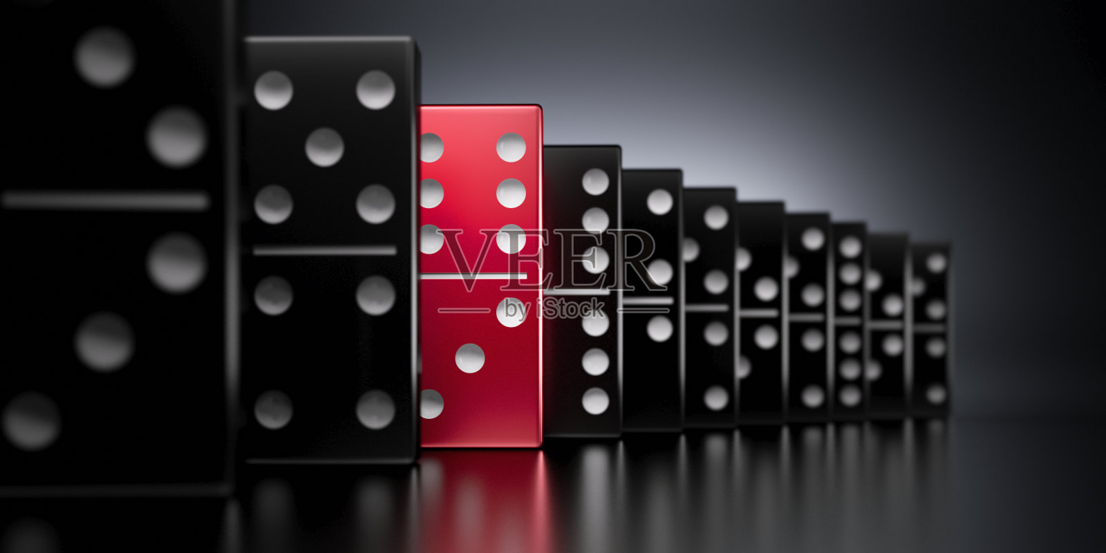 多米诺瓷砖排成一排照片摄影图片