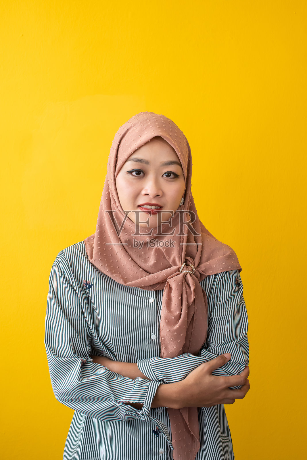 年轻的穆斯林妇女的肖像照片摄影图片