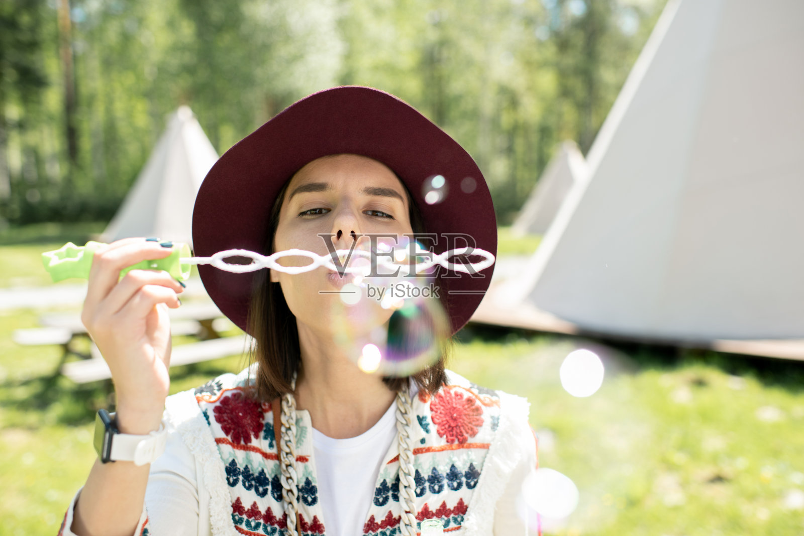 吹肥皂泡照片摄影图片