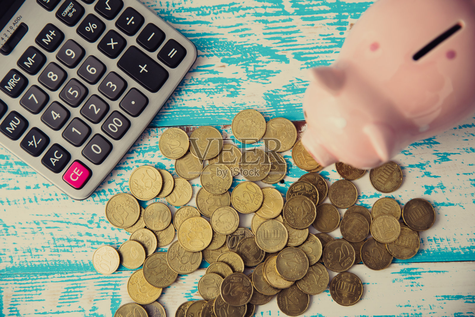 硬币计算器和存钱罐照片摄影图片