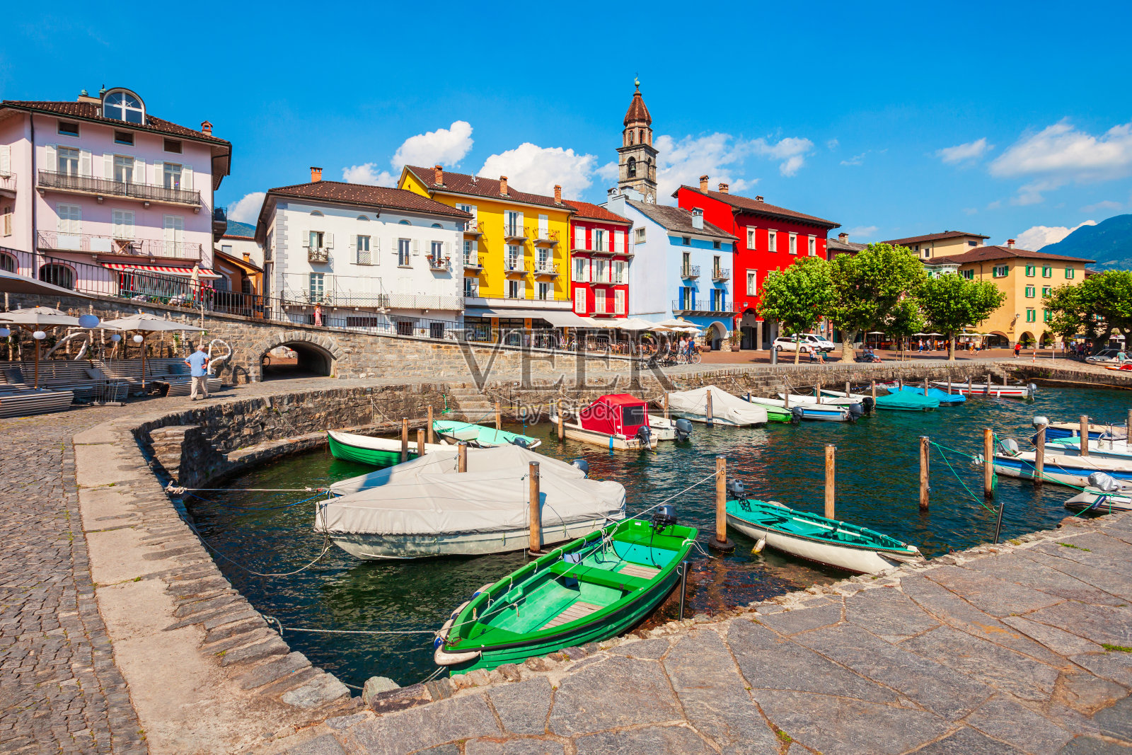 瑞士洛迦诺附近的阿斯科纳镇照片摄影图片