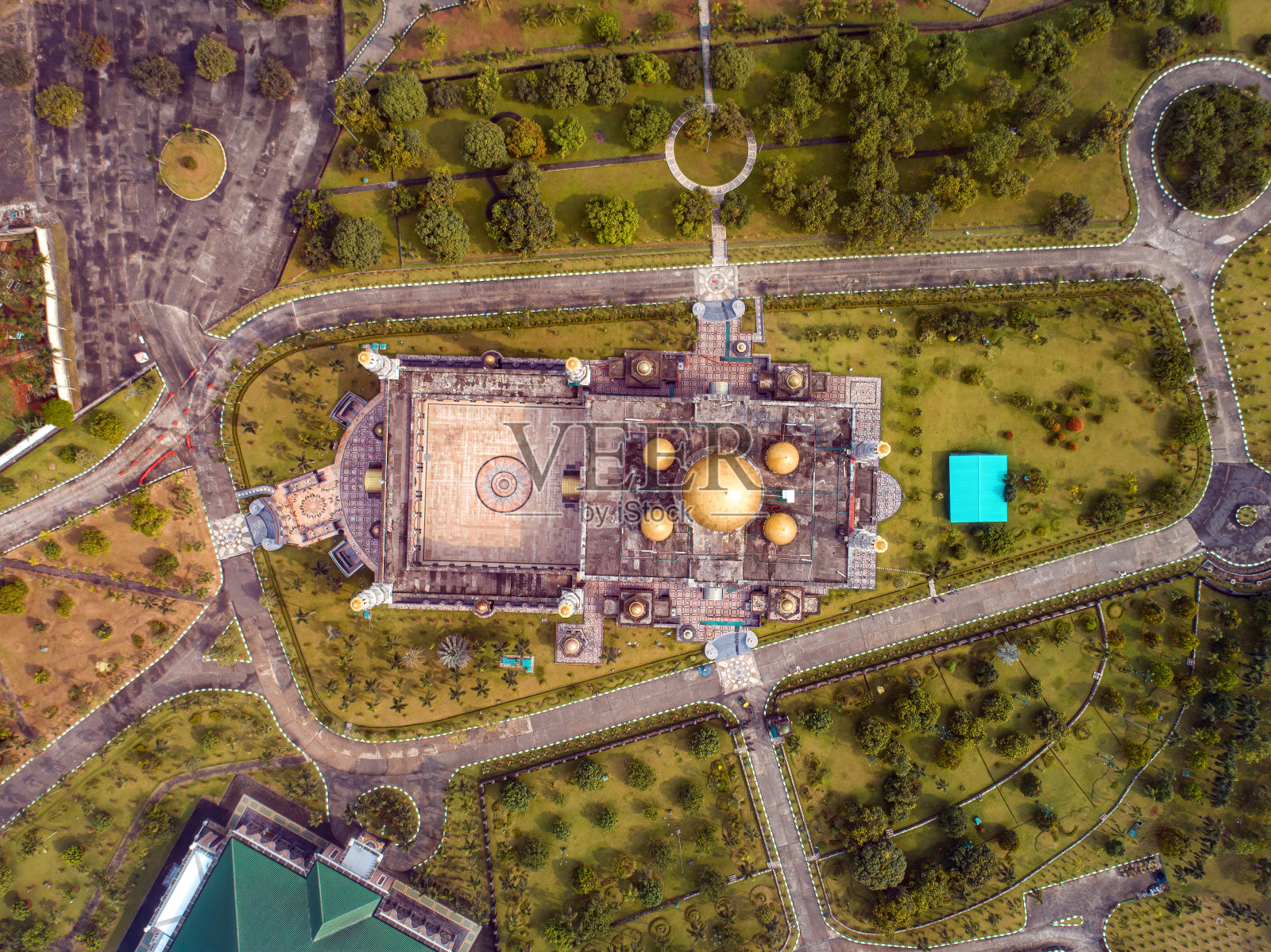 上面的金色清真寺印尼航拍地图照片摄影图片