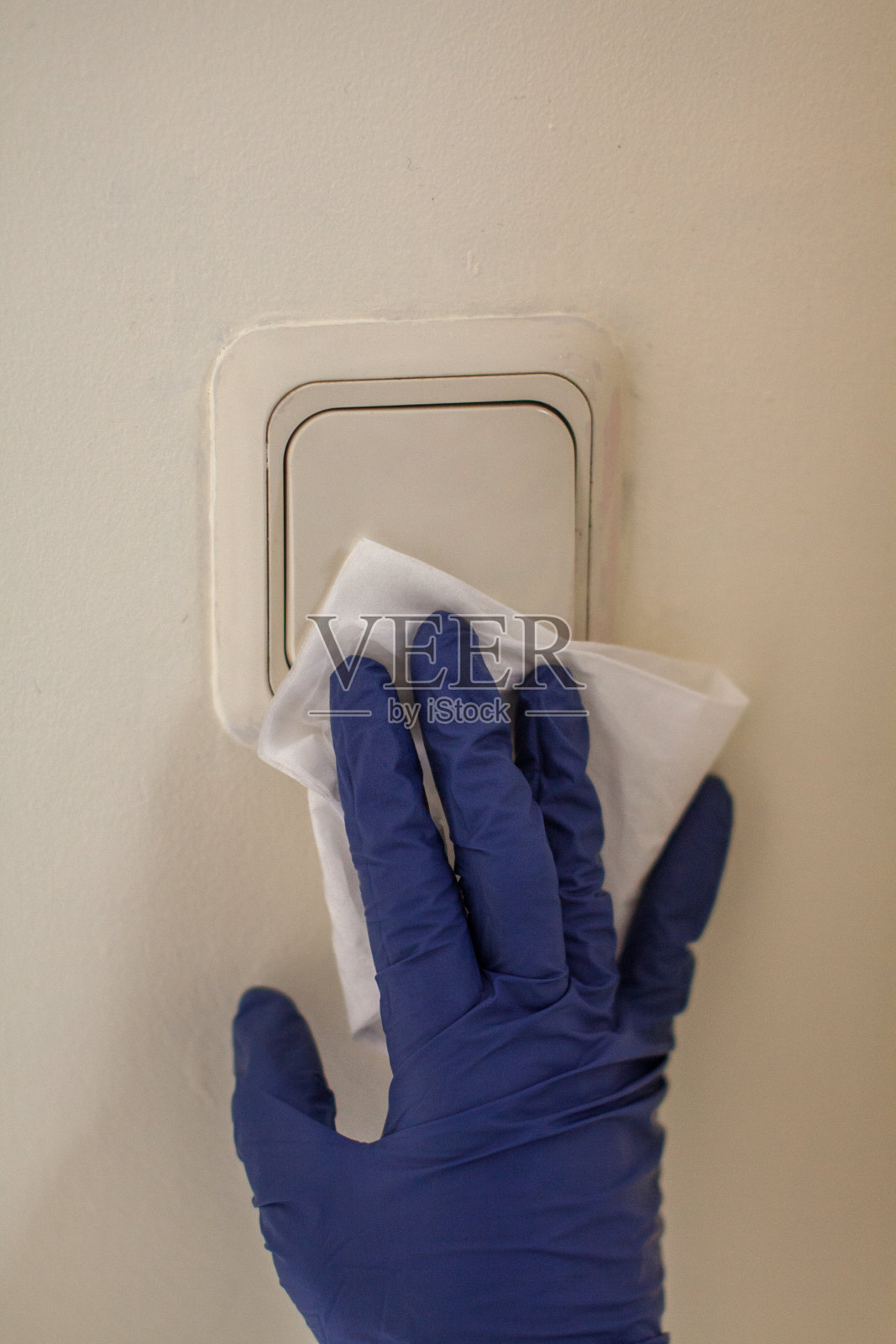 COVID-19擦拭表面照片摄影图片