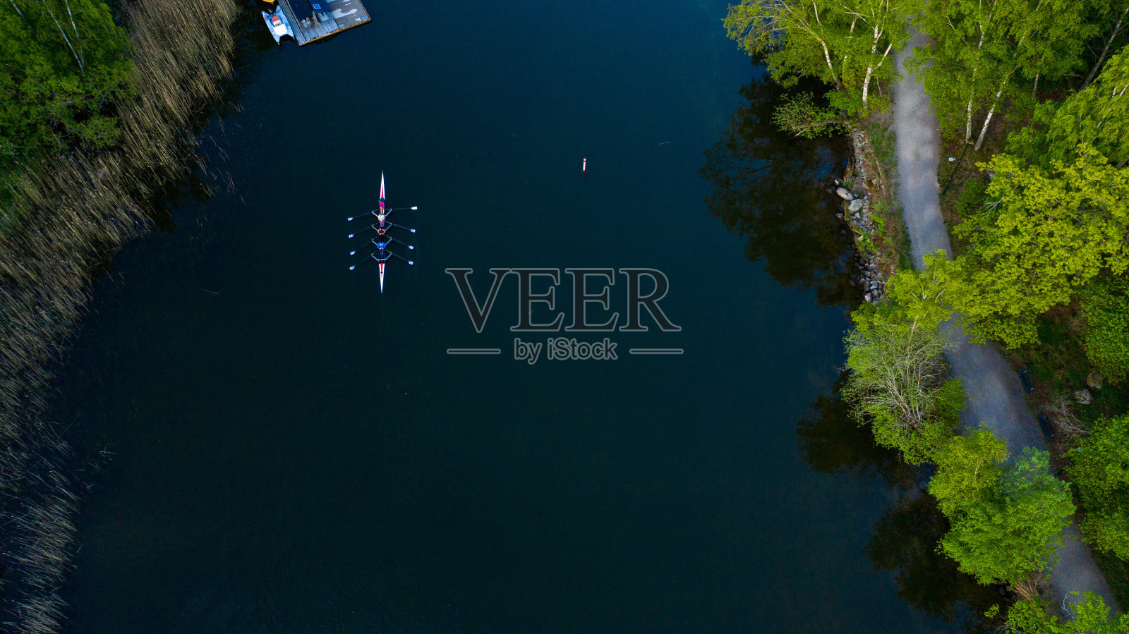 划独木舟照片摄影图片