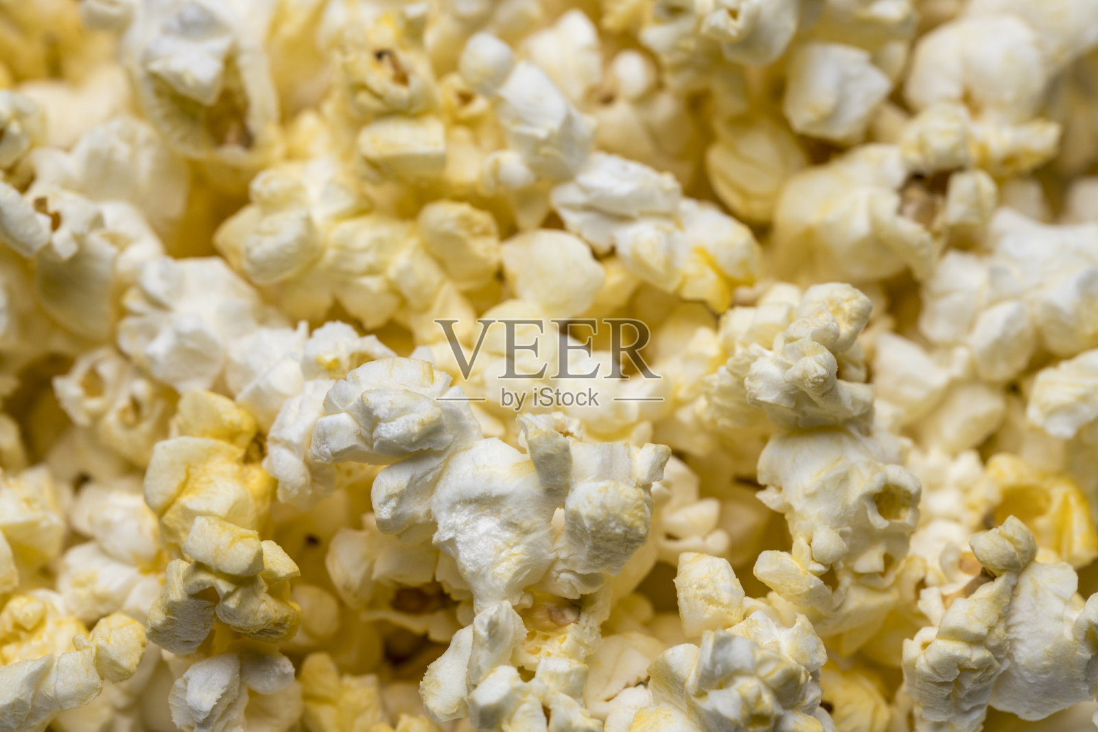 一些黄油爆米花的特写。照片摄影图片