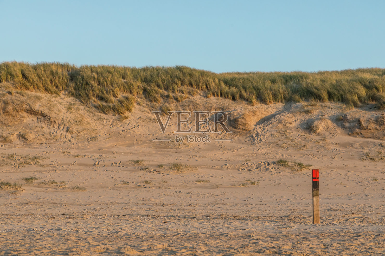 荷兰Texel岛的阳光海滩。照片摄影图片