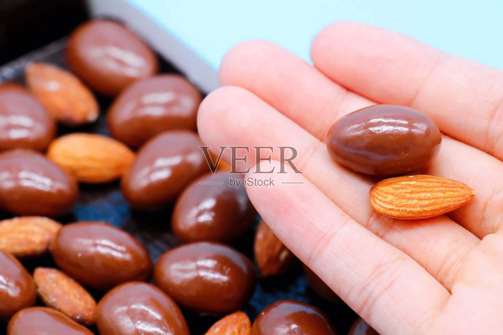 杏仁巧克力照片摄影图片