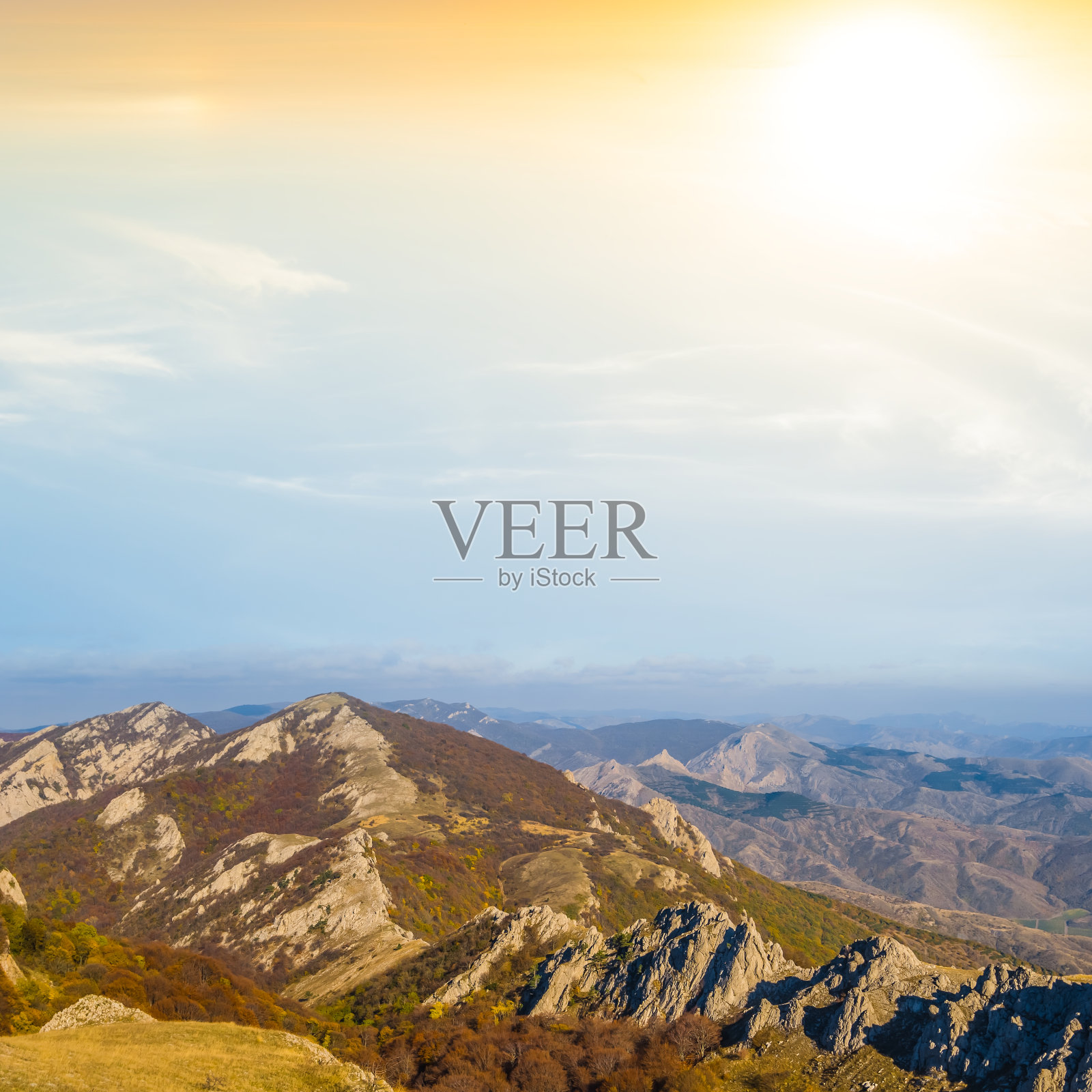 傍晚的山脊景色照片摄影图片