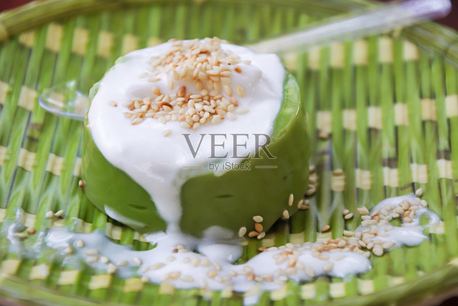 甜椰子奶油露兜布丁照片摄影图片