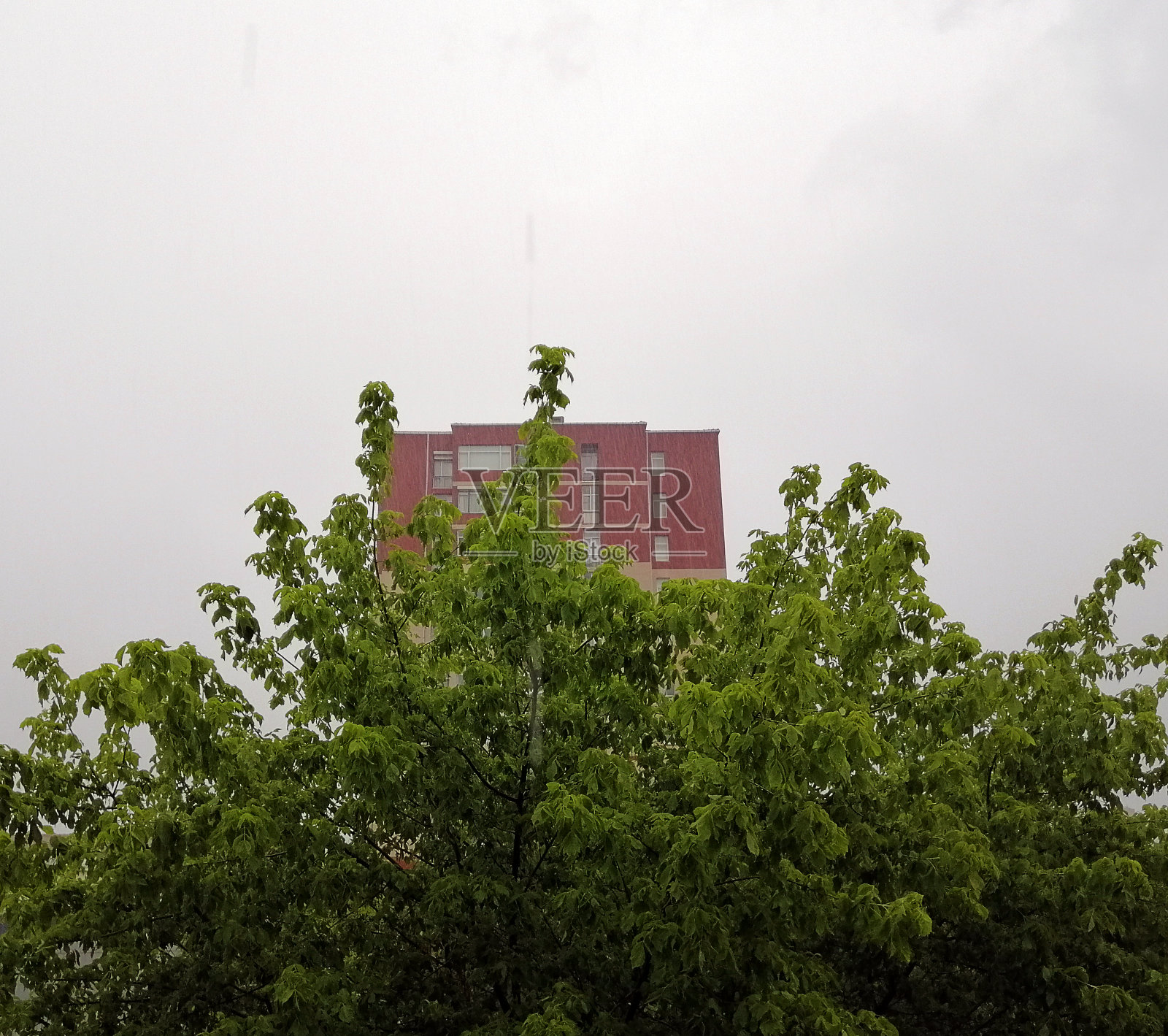 多云的一天照片摄影图片